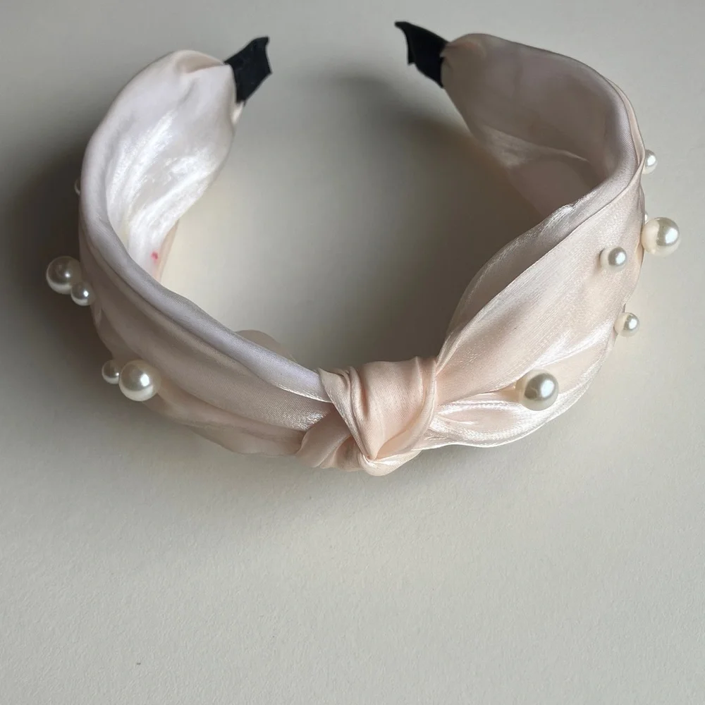🏷️Elegant Pearl-Embellished Cream Headband